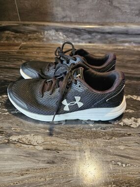 Under Armour Womans Athletic Sneakers